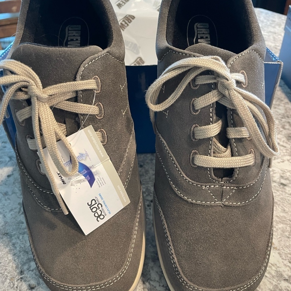DREW Men's Gray Athletic Shoes size 10.5 W suede Columbia style